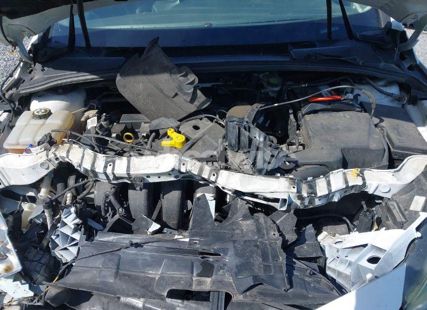 Photo 10 of 2015 Ford Focus SE (VIN 1FADP3K26FL235125)