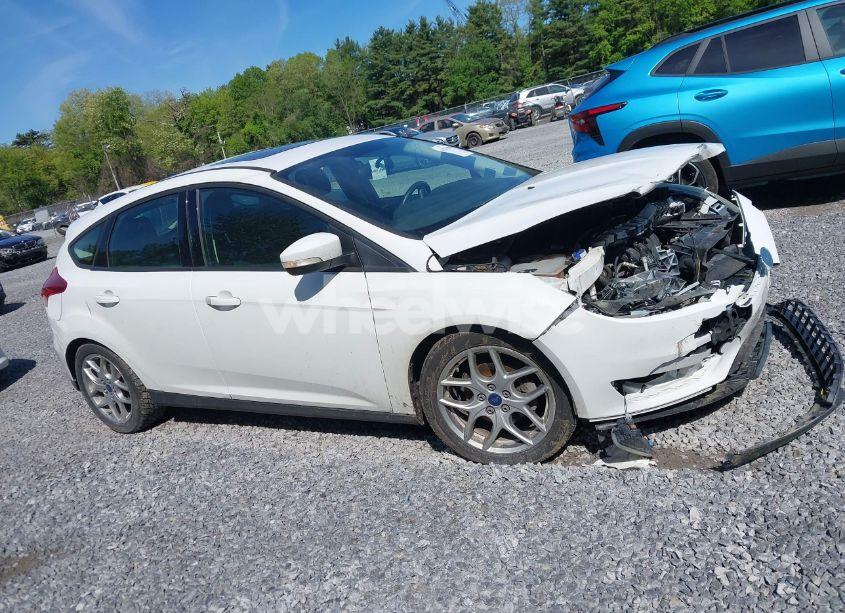 Photo 12 of 2015 Ford Focus SE (VIN 1FADP3K26FL235125)