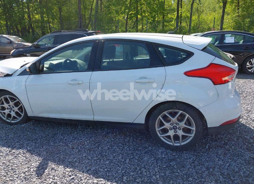 Photo 13 of 2015 Ford Focus SE (VIN 1FADP3K26FL235125)