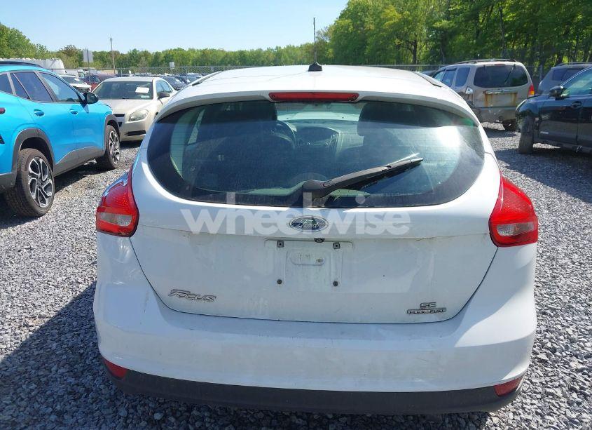 Photo 15 of 2015 Ford Focus SE (VIN 1FADP3K26FL235125)