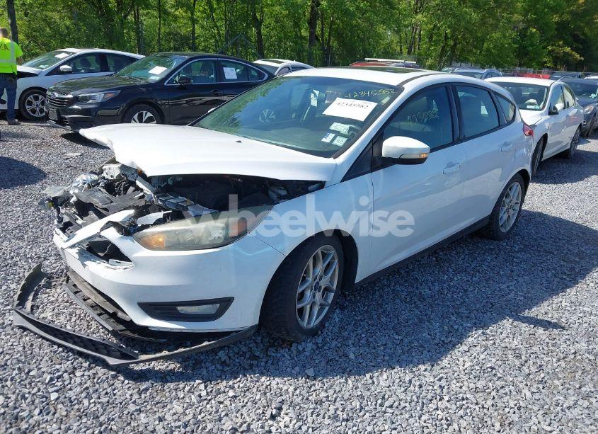 Photo 2 of 2015 Ford Focus SE (VIN 1FADP3K26FL235125)