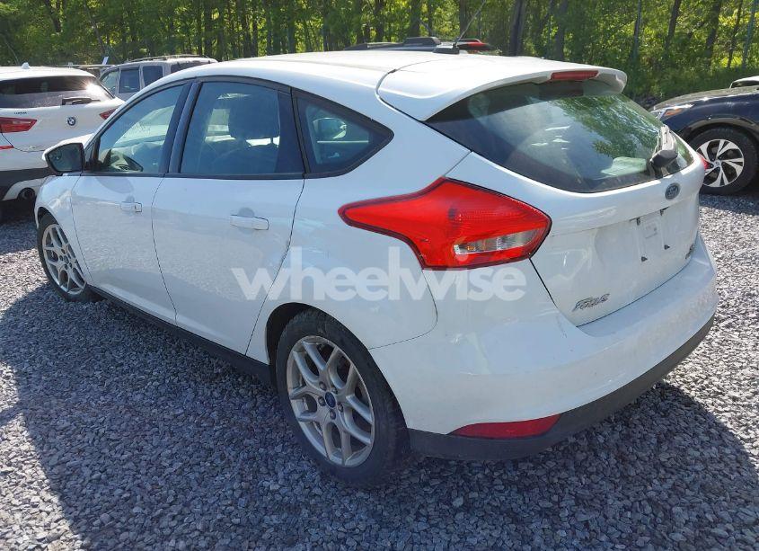 Photo 3 of 2015 Ford Focus SE (VIN 1FADP3K26FL235125)