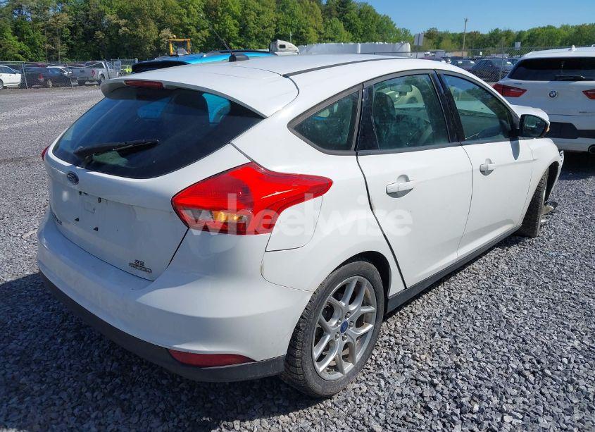 Photo 4 of 2015 Ford Focus SE (VIN 1FADP3K26FL235125)