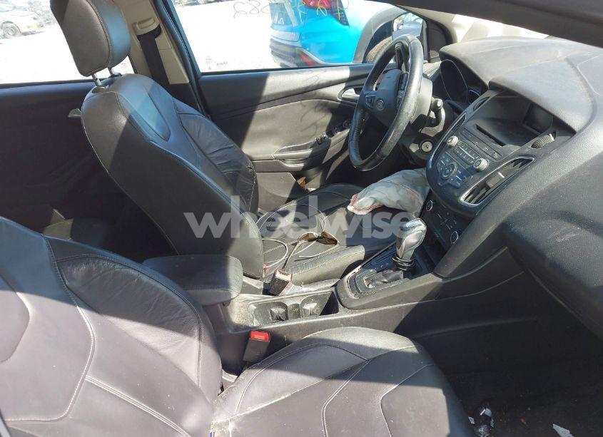 Photo 5 of 2015 Ford Focus SE (VIN 1FADP3K26FL235125)