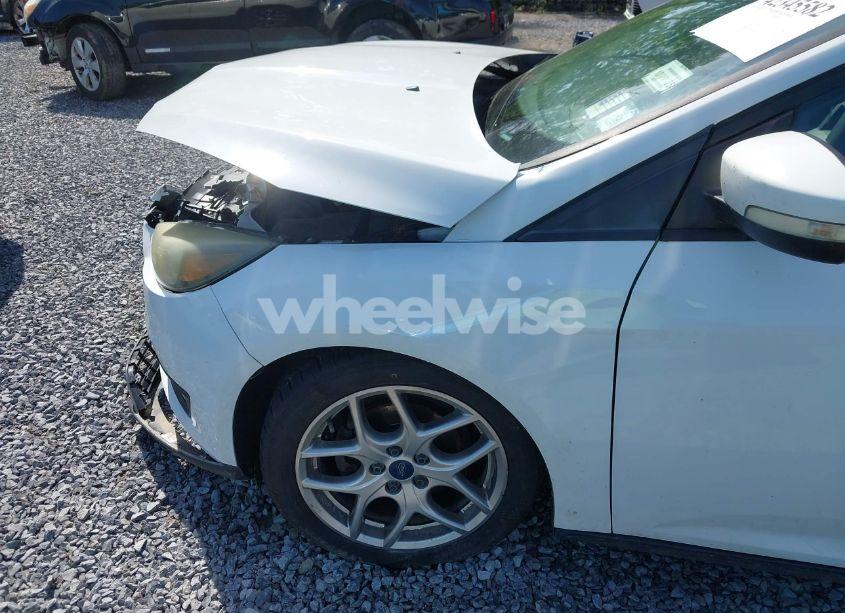 Photo 6 of 2015 Ford Focus SE (VIN 1FADP3K26FL235125)