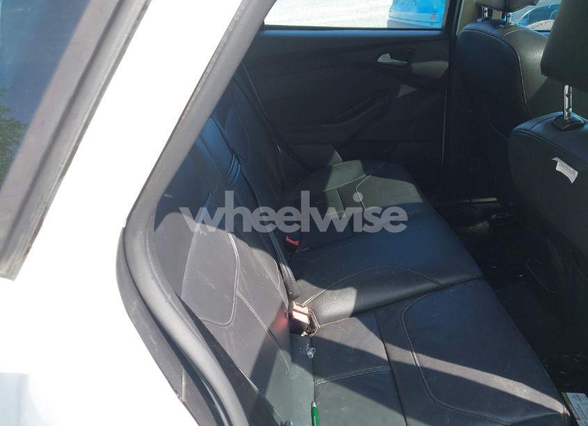 Photo 8 of 2015 Ford Focus SE (VIN 1FADP3K26FL235125)