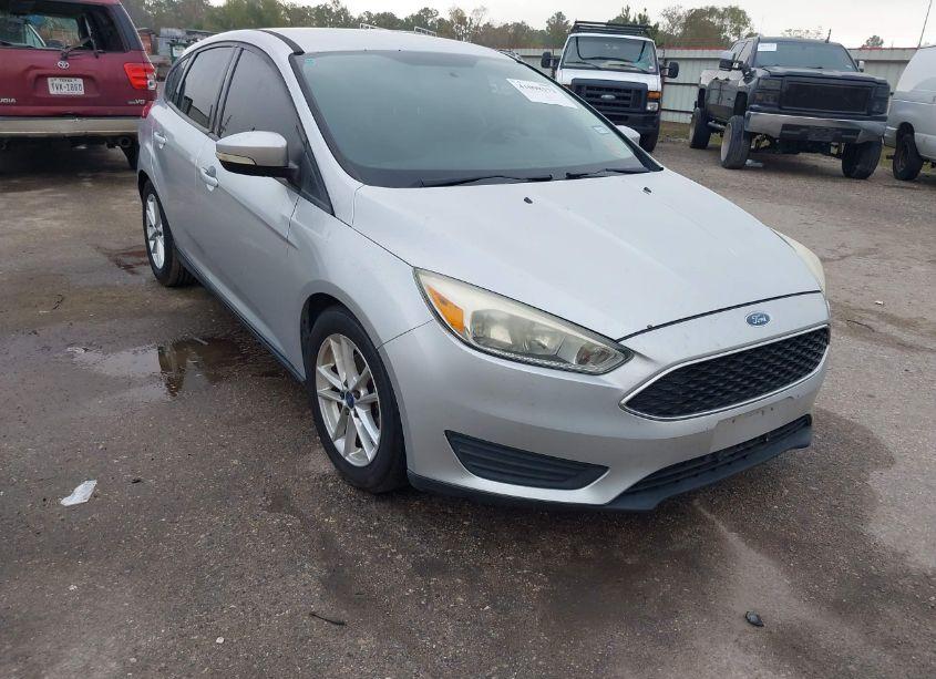 2015 Ford Focus SE (VIN 1FADP3K26FL249347) main photo