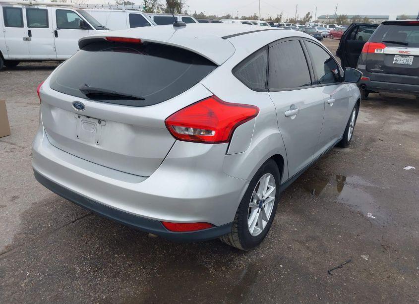 Photo 4 of 2015 Ford Focus SE (VIN 1FADP3K26FL249347)