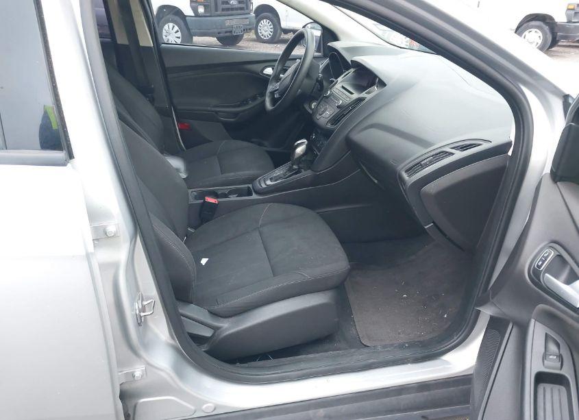 Photo 5 of 2015 Ford Focus SE (VIN 1FADP3K26FL249347)