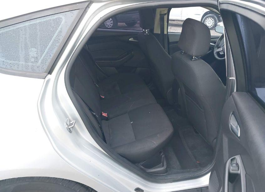 Photo 8 of 2015 Ford Focus SE (VIN 1FADP3K26FL249347)