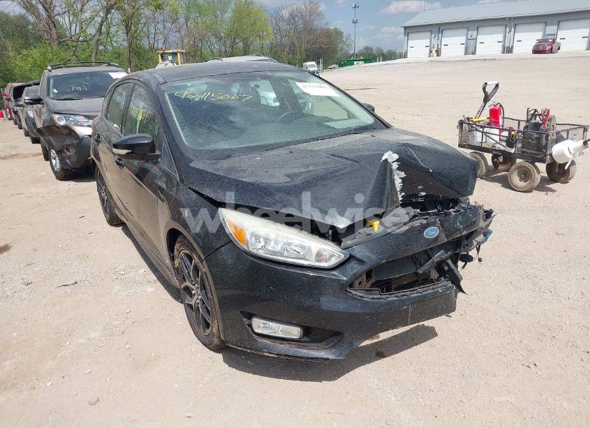 2015 Ford Focus SE (VIN 1FADP3K26FL268433) main photo