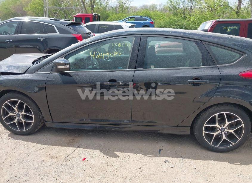 Photo 15 of 2015 Ford Focus SE (VIN 1FADP3K26FL268433)