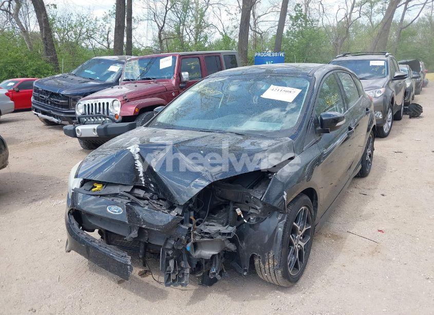 Photo 2 of 2015 Ford Focus SE (VIN 1FADP3K26FL268433)