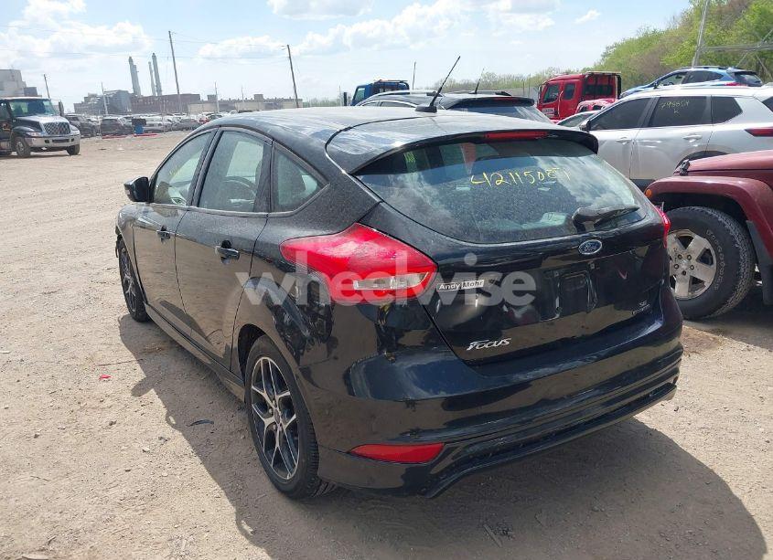 Photo 3 of 2015 Ford Focus SE (VIN 1FADP3K26FL268433)