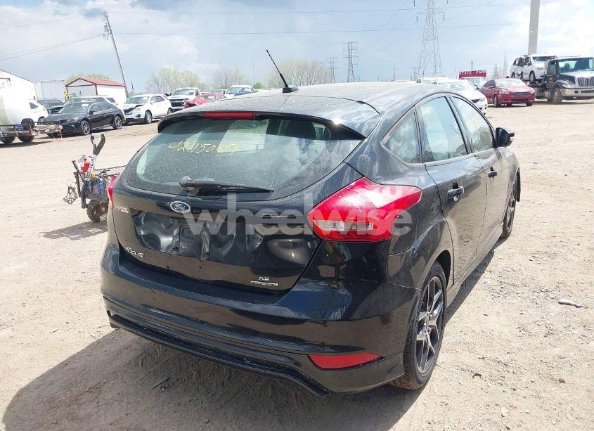 Photo 4 of 2015 Ford Focus SE (VIN 1FADP3K26FL268433)