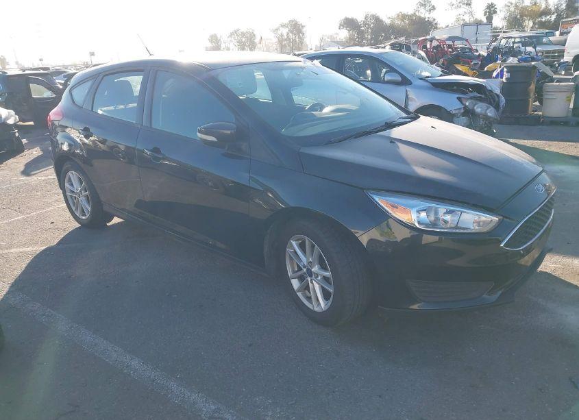 2015 Ford Focus SE (VIN 1FADP3K26FL281280) main photo