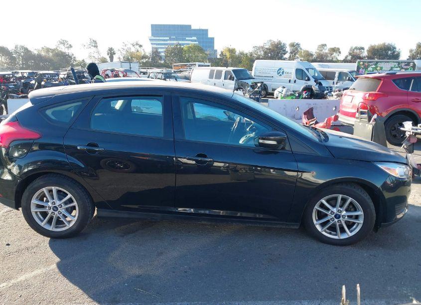 Photo 13 of 2015 Ford Focus SE (VIN 1FADP3K26FL281280)