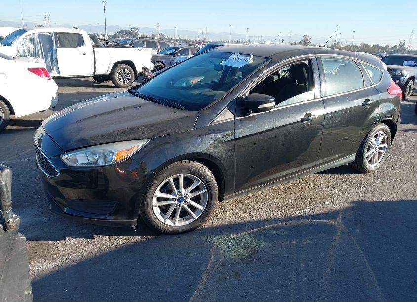 Photo 2 of 2015 Ford Focus SE (VIN 1FADP3K26FL281280)