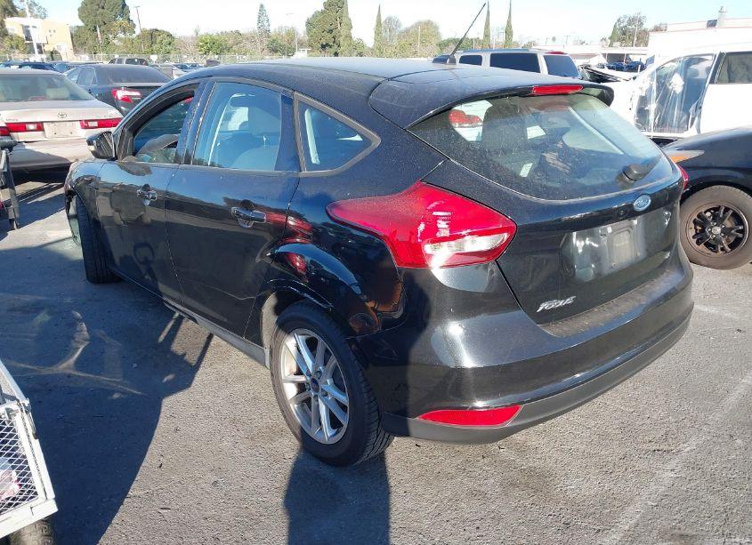 Photo 3 of 2015 Ford Focus SE (VIN 1FADP3K26FL281280)
