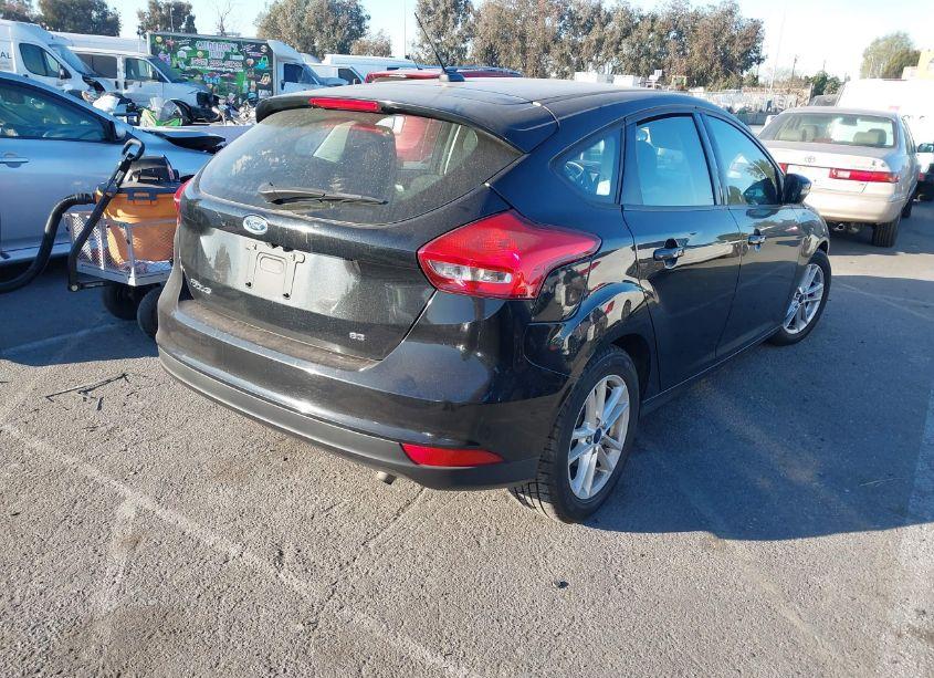 Photo 4 of 2015 Ford Focus SE (VIN 1FADP3K26FL281280)