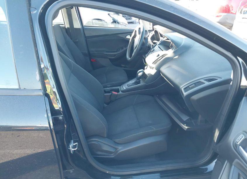 Photo 5 of 2015 Ford Focus SE (VIN 1FADP3K26FL281280)