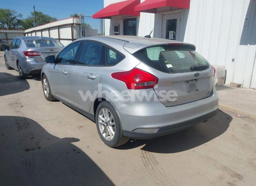Photo 3 of 2015 Ford Focus SE (VIN 1FADP3K26FL288942)
