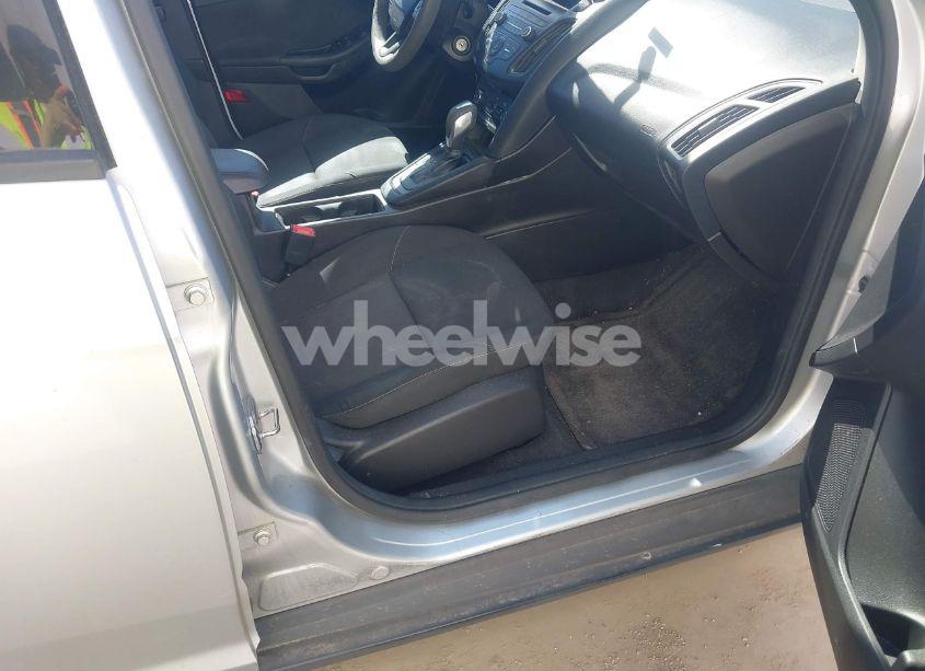 Photo 5 of 2015 Ford Focus SE (VIN 1FADP3K26FL288942)