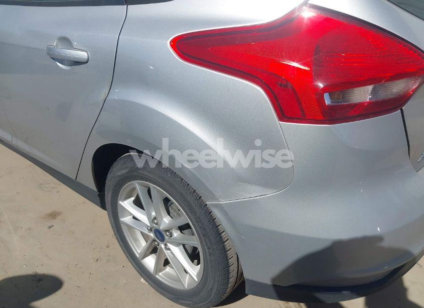 Photo 6 of 2015 Ford Focus SE (VIN 1FADP3K26FL288942)