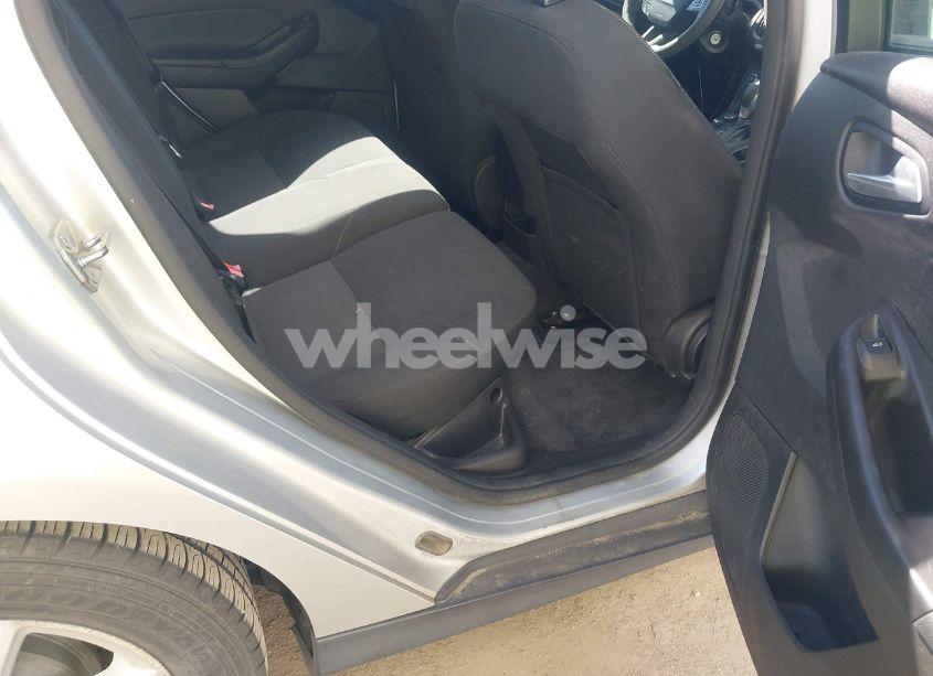 Photo 8 of 2015 Ford Focus SE (VIN 1FADP3K26FL288942)