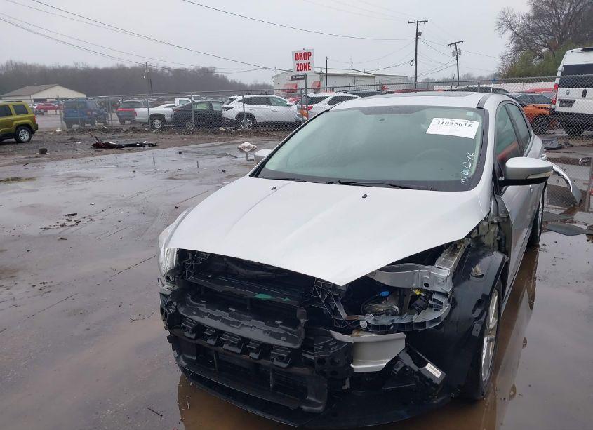 Photo 2 of 2015 Ford Focus SE (VIN 1FADP3K26FL317291)