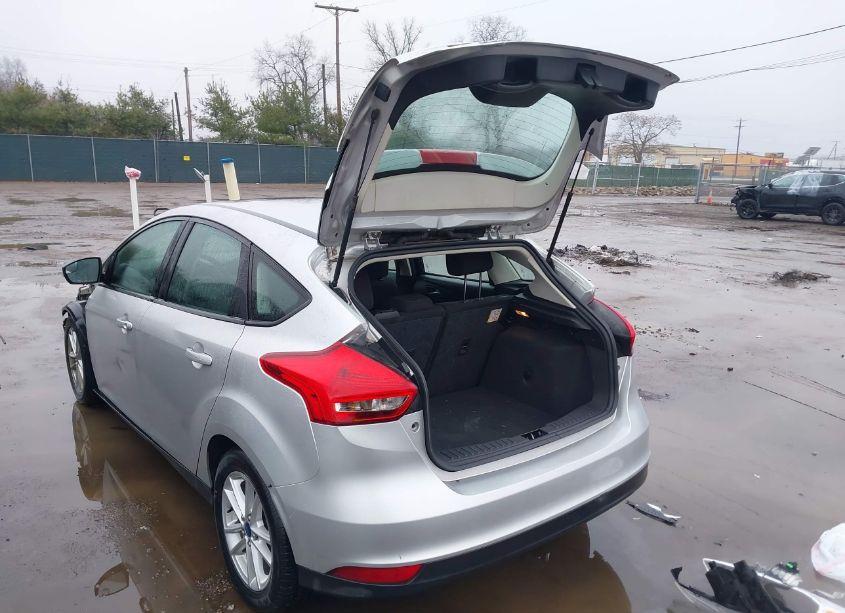 Photo 3 of 2015 Ford Focus SE (VIN 1FADP3K26FL317291)