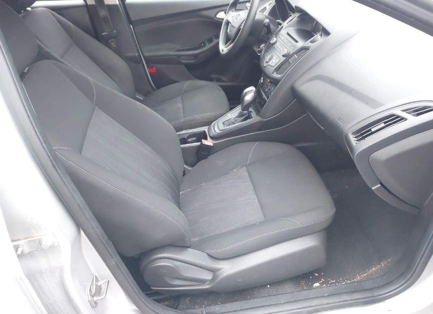 Photo 5 of 2015 Ford Focus SE (VIN 1FADP3K26FL317291)