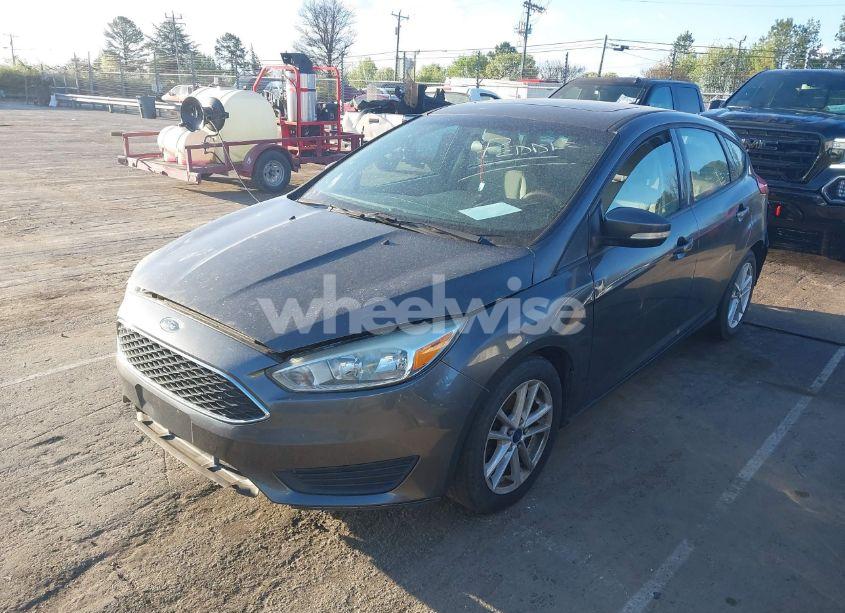 Photo 2 of 2015 Ford Focus SE (VIN 1FADP3K26FL317419)