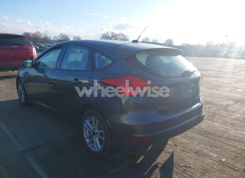 Photo 3 of 2015 Ford Focus SE (VIN 1FADP3K26FL317419)
