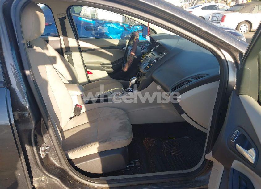 Photo 5 of 2015 Ford Focus SE (VIN 1FADP3K26FL317419)