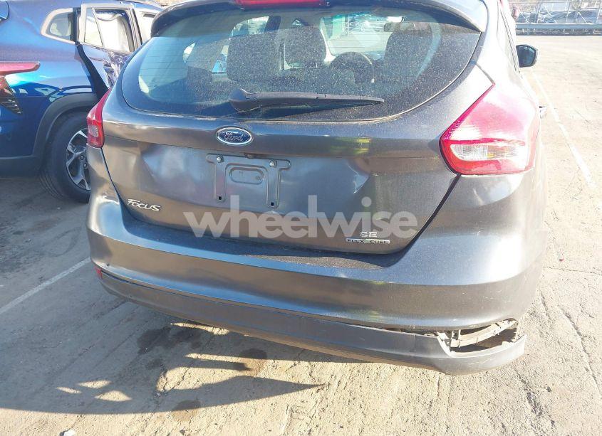 Photo 6 of 2015 Ford Focus SE (VIN 1FADP3K26FL317419)