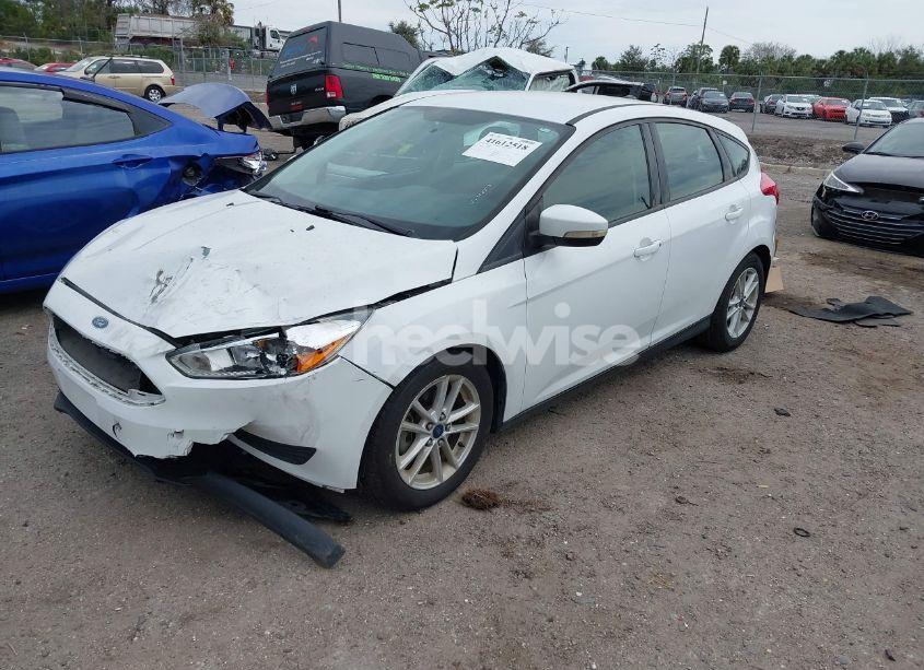 Photo 2 of 2015 Ford Focus SE (VIN 1FADP3K26FL328517)