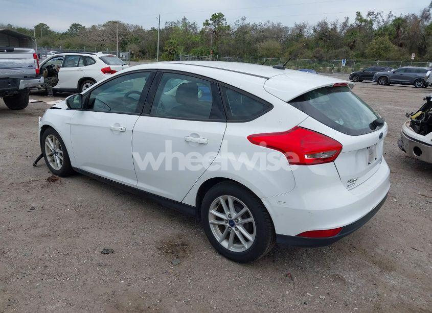 Photo 3 of 2015 Ford Focus SE (VIN 1FADP3K26FL328517)