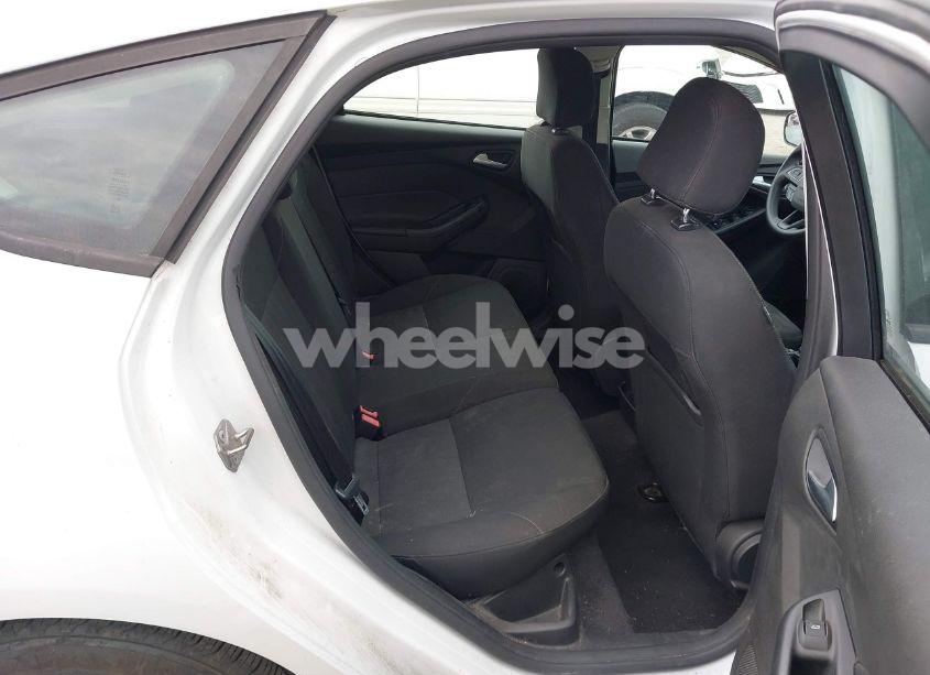 Photo 8 of 2015 Ford Focus SE (VIN 1FADP3K26FL328517)