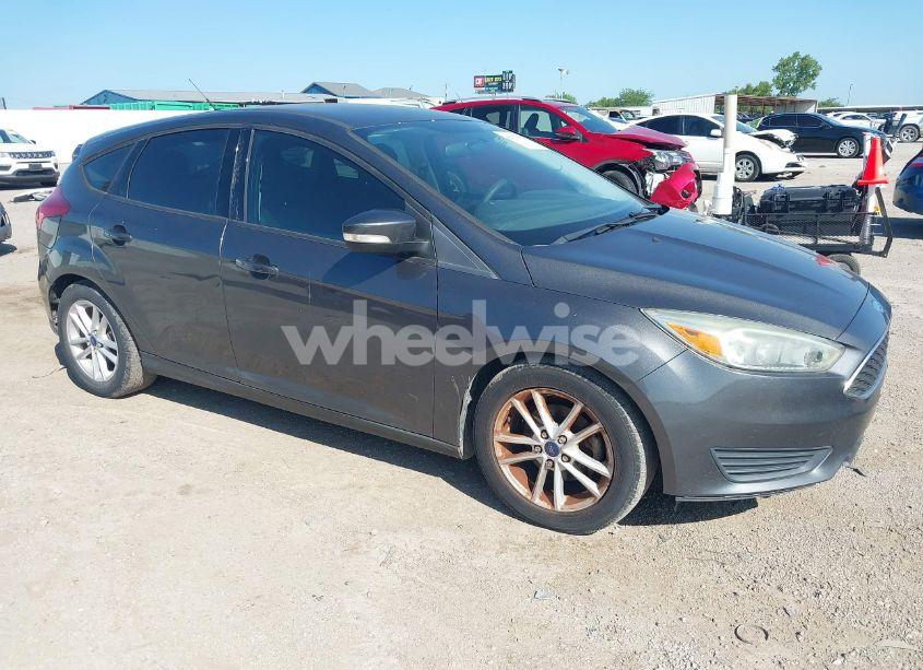 2015 Ford Focus SE (VIN 1FADP3K26FL347469) main photo