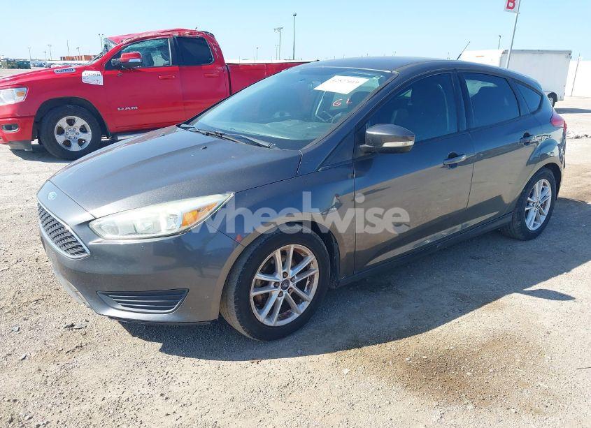 Photo 2 of 2015 Ford Focus SE (VIN 1FADP3K26FL347469)