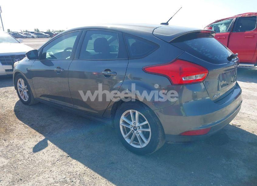 Photo 3 of 2015 Ford Focus SE (VIN 1FADP3K26FL347469)
