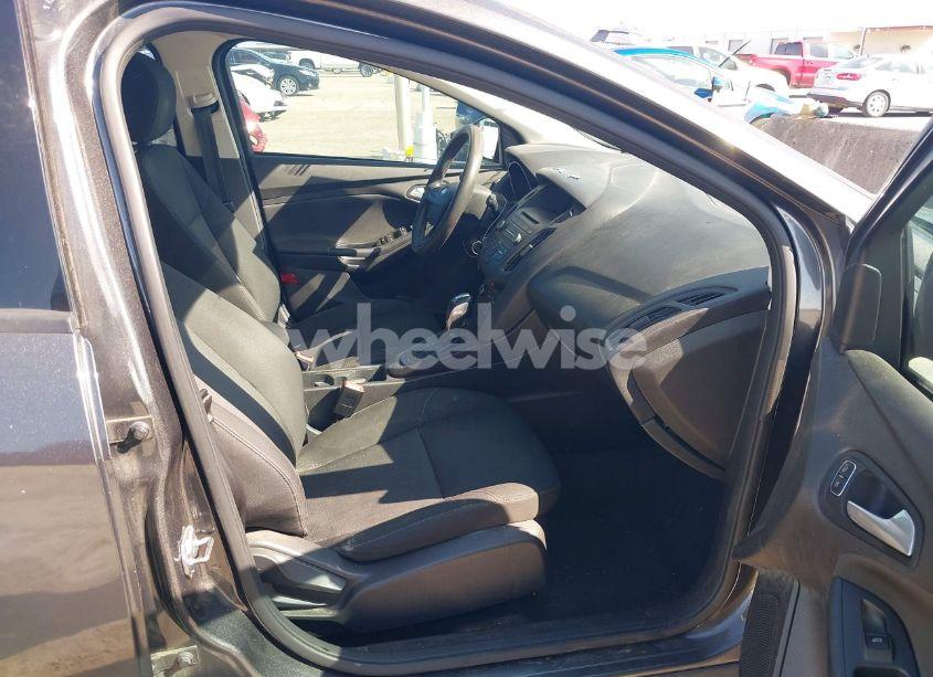 Photo 5 of 2015 Ford Focus SE (VIN 1FADP3K26FL347469)