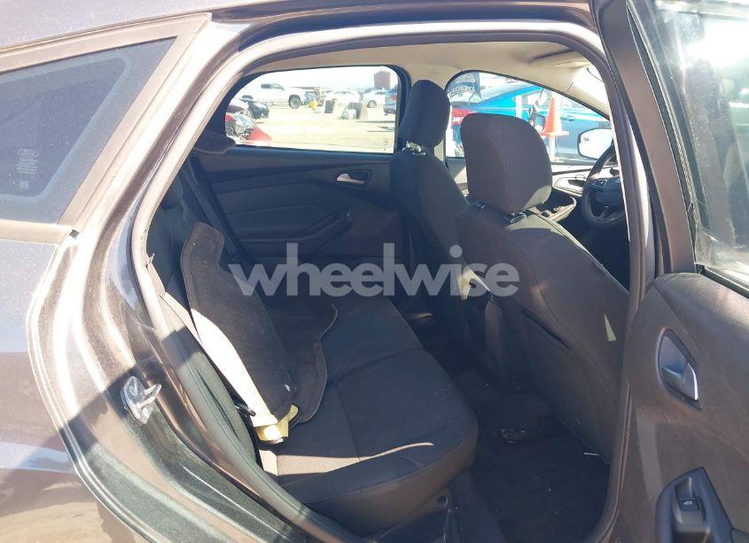 Photo 8 of 2015 Ford Focus SE (VIN 1FADP3K26FL347469)