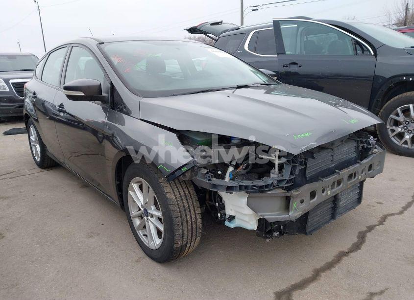 2015 Ford Focus SE (VIN 1FADP3K26FL373411) main photo