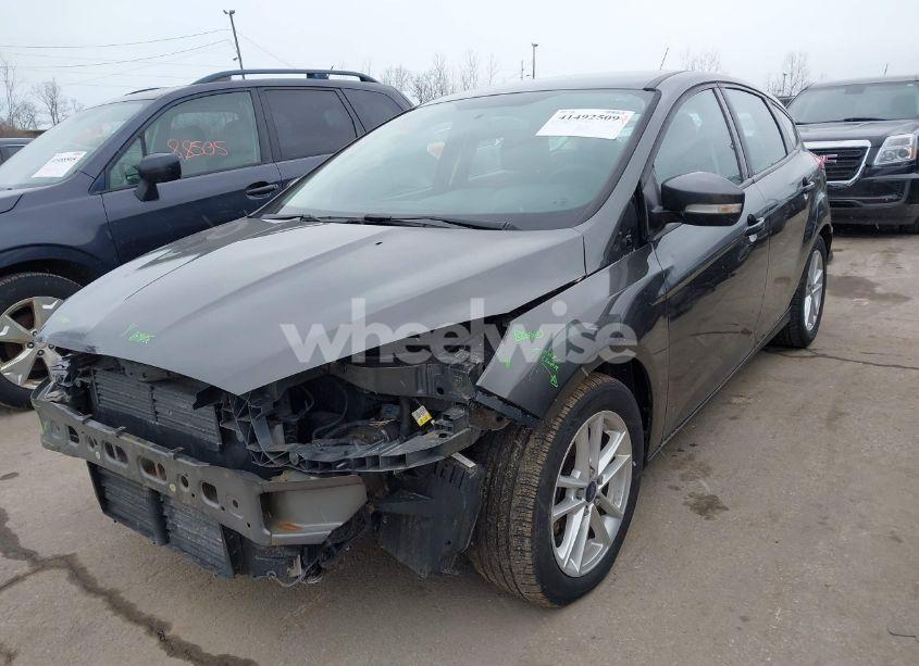 Photo 2 of 2015 Ford Focus SE (VIN 1FADP3K26FL373411)