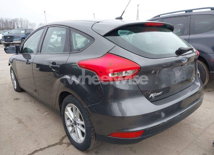 Photo 3 of 2015 Ford Focus SE (VIN 1FADP3K26FL373411)