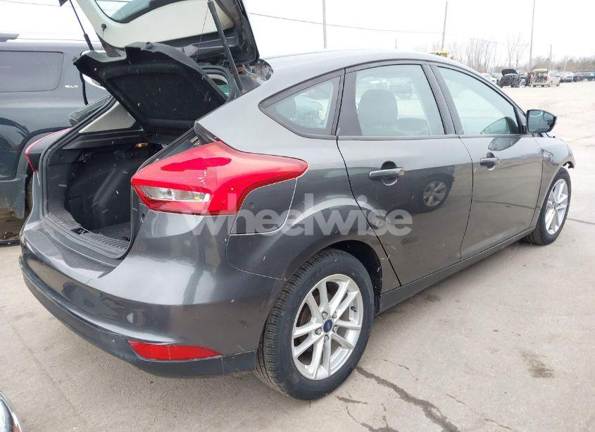 Photo 4 of 2015 Ford Focus SE (VIN 1FADP3K26FL373411)