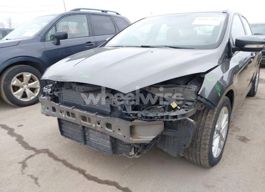 Photo 6 of 2015 Ford Focus SE (VIN 1FADP3K26FL373411)