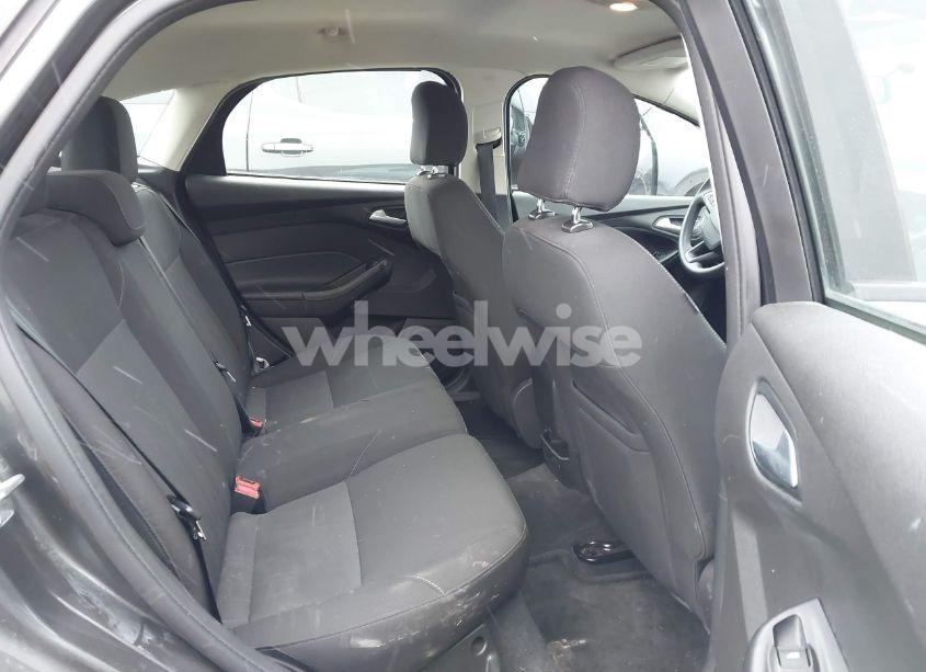 Photo 8 of 2015 Ford Focus SE (VIN 1FADP3K26FL373411)